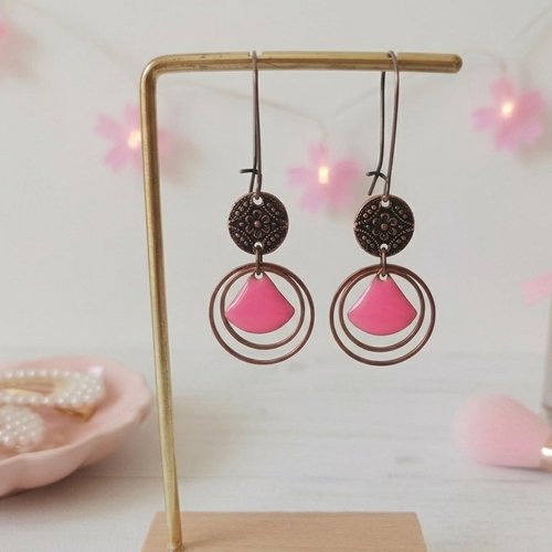 Boucles d'oreilles anneaux cuivre rouge et sequin émail triangle
