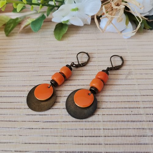 Boucles d'oreilles perles oragnes et apprêts bronzes