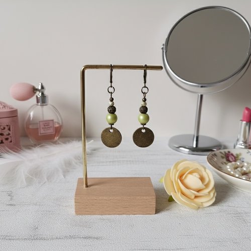 Boucles d'oreilles perles vert anis et apprêts bronze