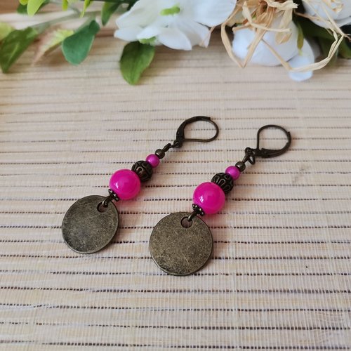 Boucles d'oreilles perles fuchsia et apprêts bronze