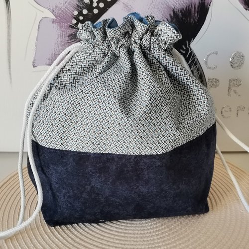 Petit sac pochon bleu marine et motif géométrique