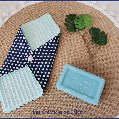 Pochette à savon tissus bleu ciel et motifs à pois