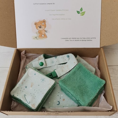 Coffret naissance bavoir, attache tétine et 10 lingettes