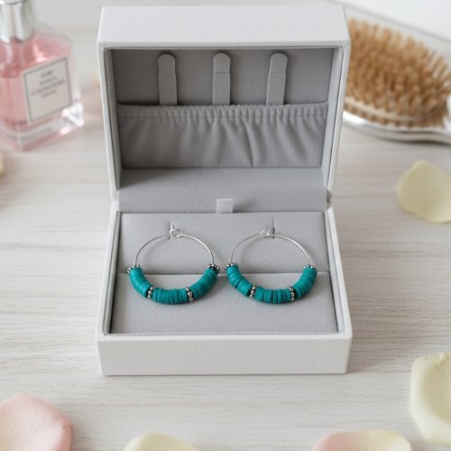 Boucles d'oreilles créoles argentées et perles heishi