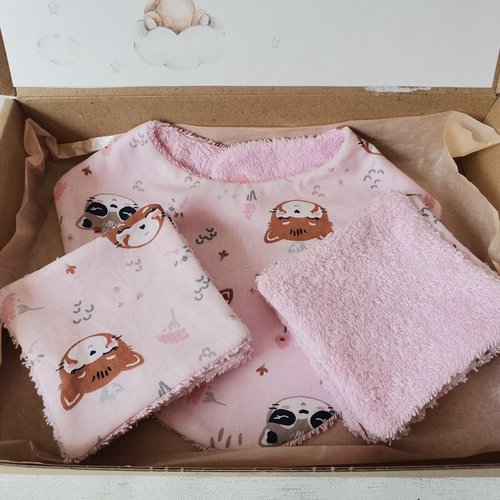 Coffret naissance bavoir et 10 lingettes