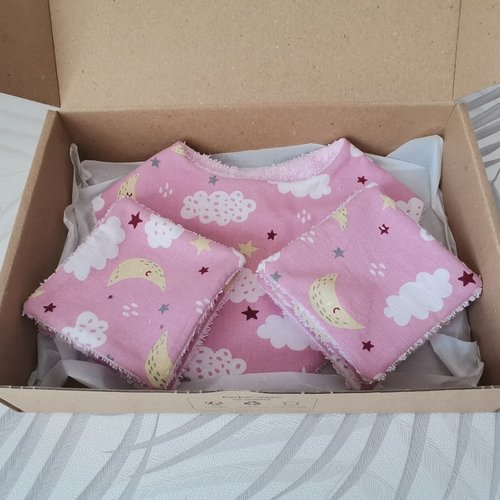 Coffret/box naissance bavoir et 10 lingettes