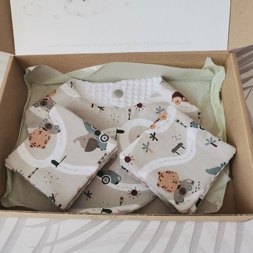 Coffret/box naissance bavoir et 10 lingettes