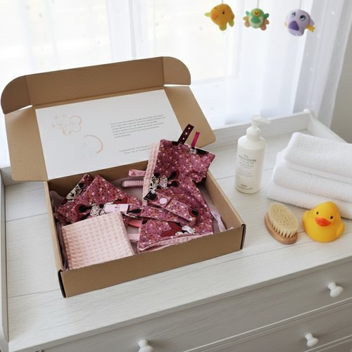 Coffret naissance/box naissance doudou, attache tétine et 7 lingettes
