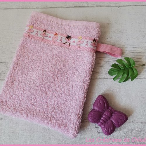 Gant de toilette bébé éponge rose motifs danseuses