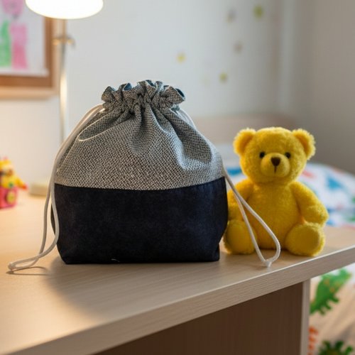 Petit sac pochon bleu marine et motif géométrique