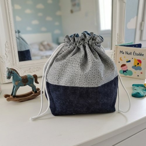Petit sac pochon bleu marine et motif géométrique