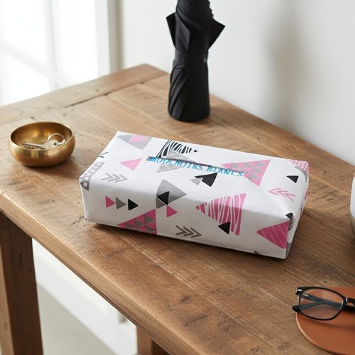 Housse pour boite à mouchoirs blanche motifs triangles