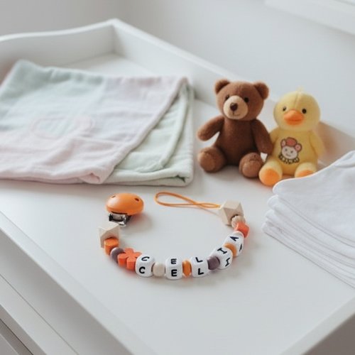 Attache tétine personnalisée perles bois et silicone