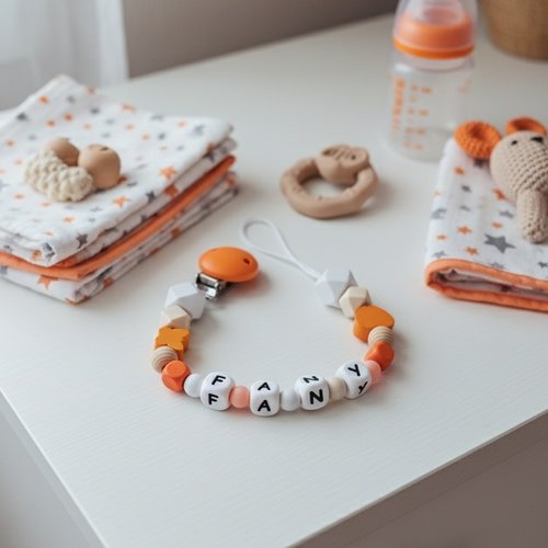Attache tétine personnalisée perles bois et silicone