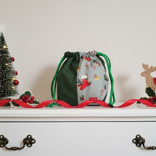 Petit sac pochon de noël à lien coulissant vert