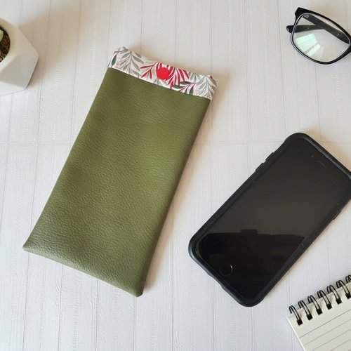 Etui simili cuir kaki et coton pour téléphone portable