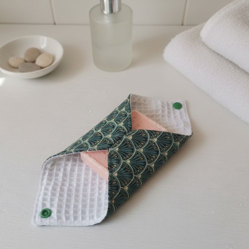 Pochette à savon tissus imprimé et doublée nid d'abeilles