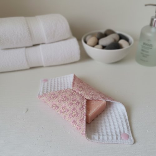 Pochette à savon tissus imprimé et doublée nid d'abeilles