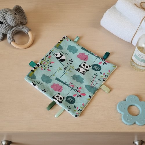 Doudou plat carré coton motifs panda