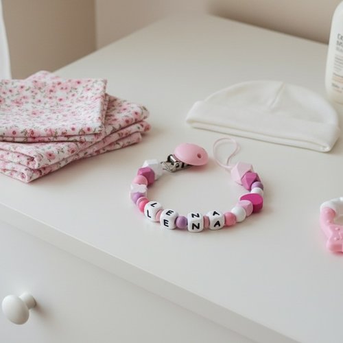 Attache tétine personnalisée perles bois et silicone