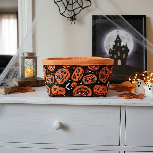 Petit panier enfant pour halloween fond noir