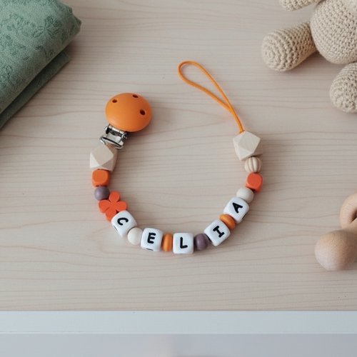 Attache tétine personnalisée perles bois et silicone