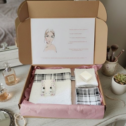 Box gant de toilette et 8 lingettes couleur noire et blanche