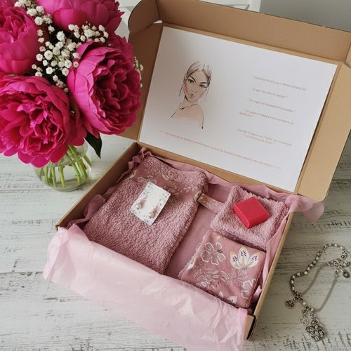 Box gant de toilette et 10 lingettes couleur vieux rose