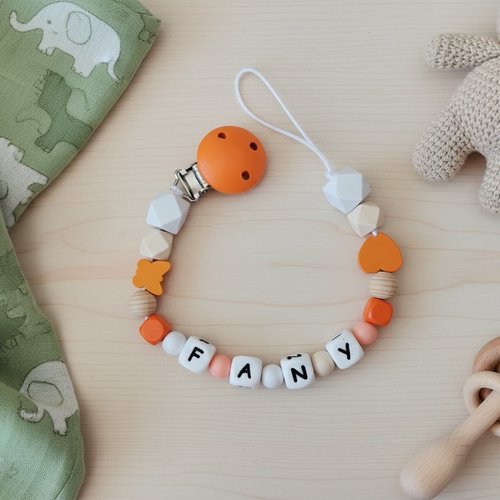 Attache tétine personnalisée perles bois et silicone