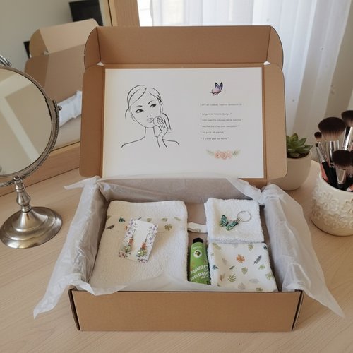 Coffret toilette cadeaux femme blanc motif feuilles