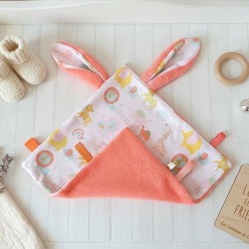 Doudou plat carré oreilles de lapin en coton motifs animaux