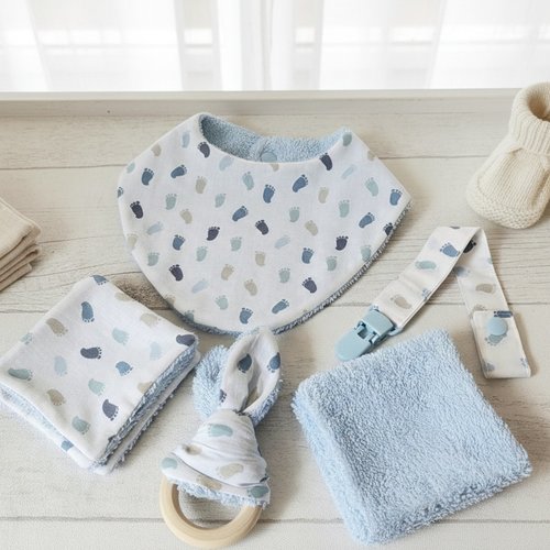 Ensemble naissance bavoir, 10 lingettes, hochet et attache tétine bleu