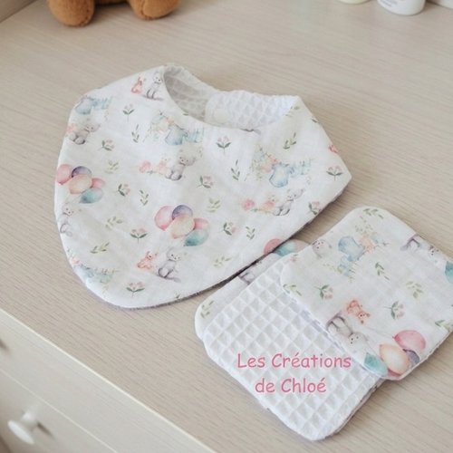 Ensemble naissance bavoir, hochet et 8 lingettes