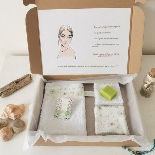 Box gant de toilette et 8 lingettes couleur verte et blanche