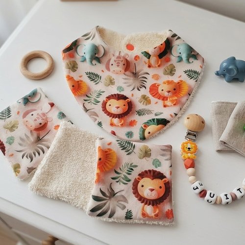 Coffret naissance/box naissance bavoir, doudou, attache tétine et 8 lingettes