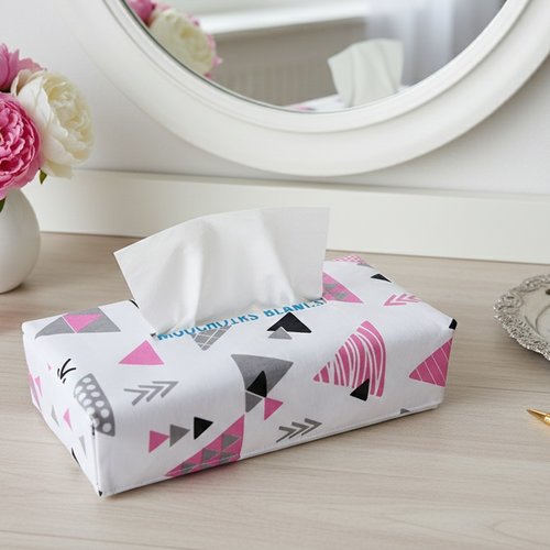 Housse pour boite à mouchoirs blanche motifs triangles