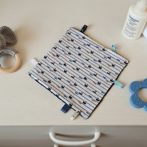 Doudou plat carré coton motifs bateaux