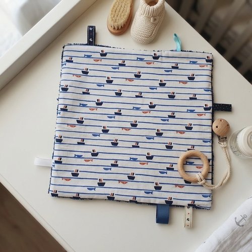 Doudou plat carré coton motifs bateaux