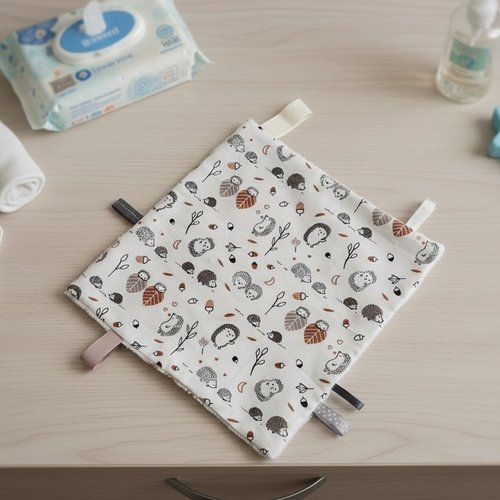 Doudou plat carré coton motifs hérissons