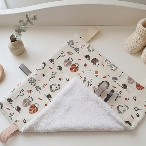 Doudou plat carré coton motifs hérissons