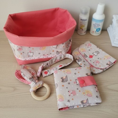 Ensemble naissance beige et corail motif chouettes