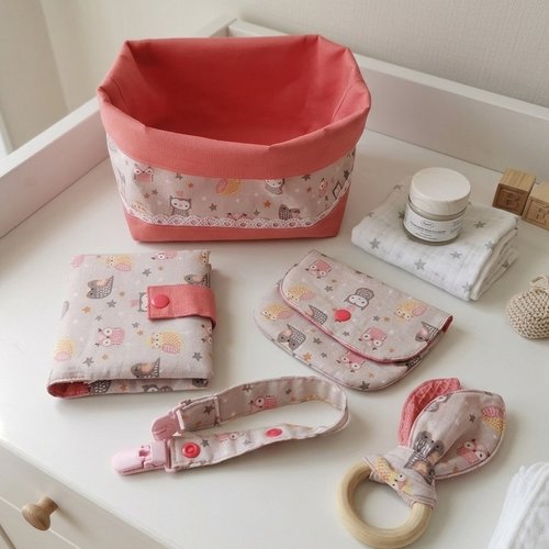 Ensemble naissance beige et corail motif chouettes
