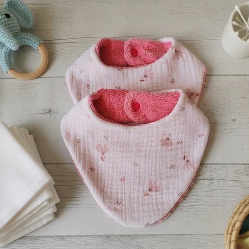 Lot de 2 bavoirs naissance double gaze rose et éponge bambou