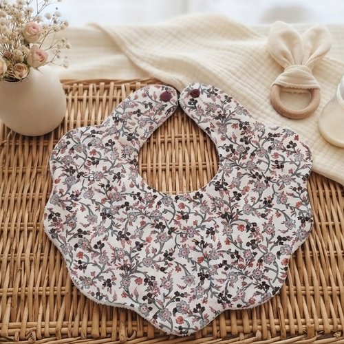 Bavoir naissance fleur coton imprimé et éponge