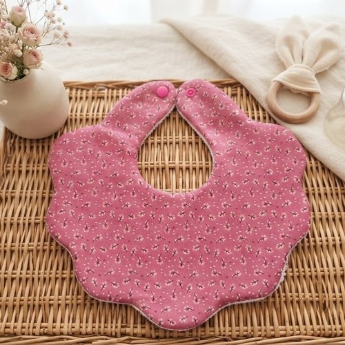Bavoir naissance fleur coton imprimé et éponge rose