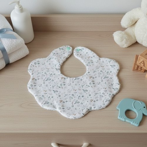 Bavoir bébé forme fleurs coton imprimé et éponge