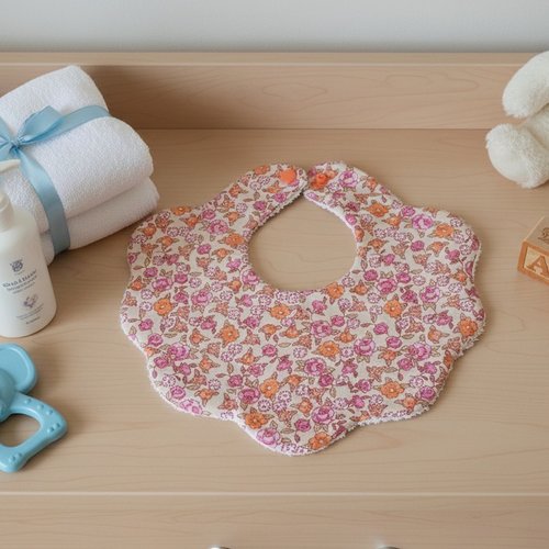 Bavoir bébé forme fleurs coton imprimé et éponge