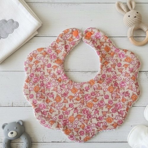Bavoir naissance fleur coton imprimé et éponge