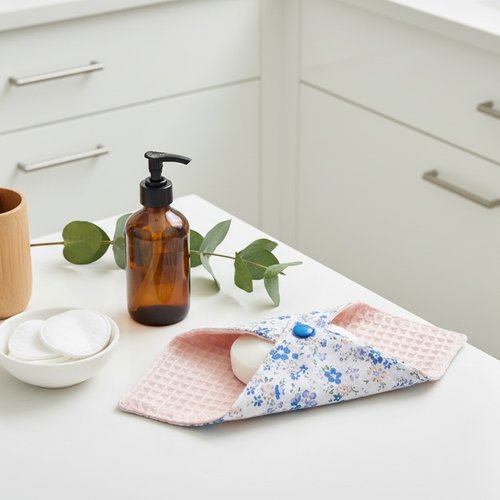 Pochette à savon tissus saumon et motifs imprimé fleurs