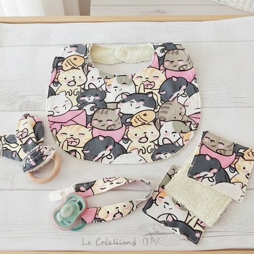 Ensemble naissance motif chats multicolores